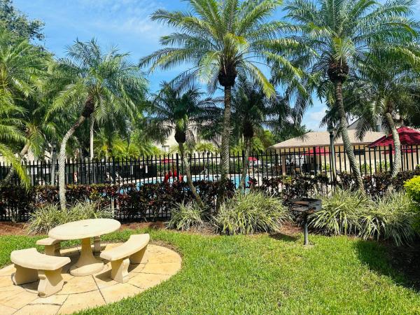 The Charter Club Of Palm Beach, 204 Foxtail Dr #E3, Greenacres, Florida 33415, image 1