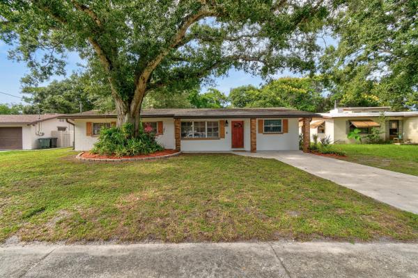 Maravilla Plaza, 1506 Edgevale Rd, Fort Pierce, Florida 34982, image 1