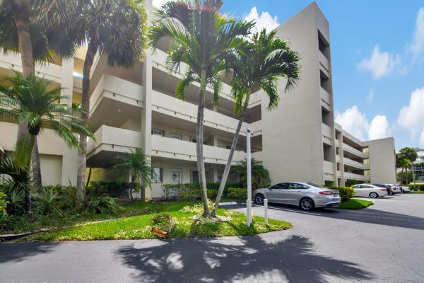 Barrington At Poinciana Place, 3178 Via Poinciana #208, Lake Worth Beach, Florida 33467, image 1