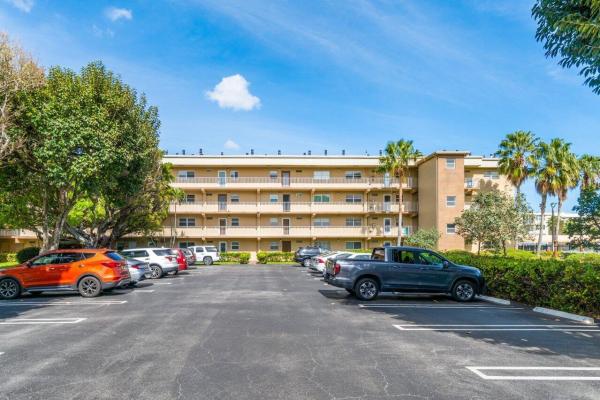 Village Royale Greenside, 2400 NE 1st Ln #4150, Boynton Beach, Florida 33435, image 1