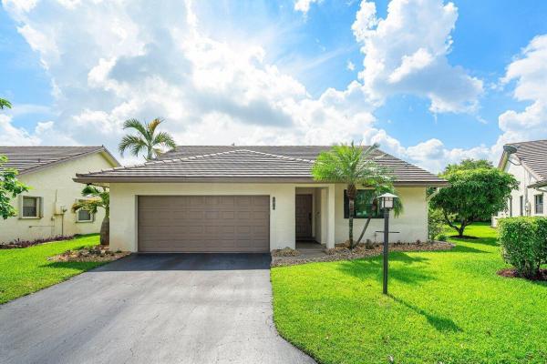 Lakeview Hamlet, 1470 Lakeview Cir, Coral Springs, Florida 33071, image 1