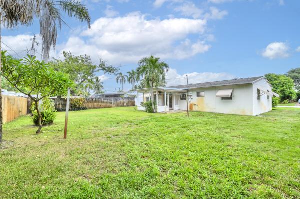 Coral Manor, 12 SW 13th St, Deerfield Beach, Florida 33441, image 1