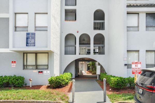 Presidential Golfview, 1750 N Congress Ave #411, West Palm Beach, Florida 33401, image 1