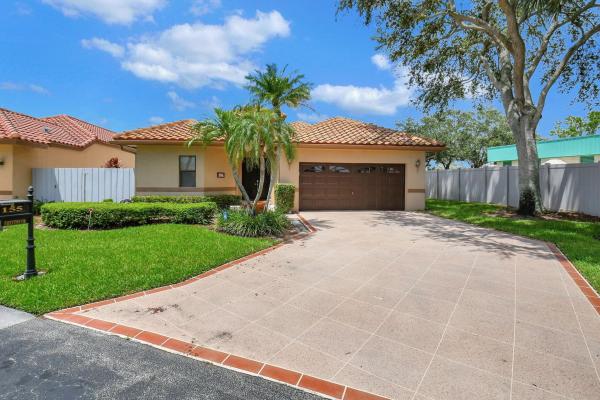 Citrus Glen, 155 Executive Cir, Boynton Beach, Florida 33436, image 1