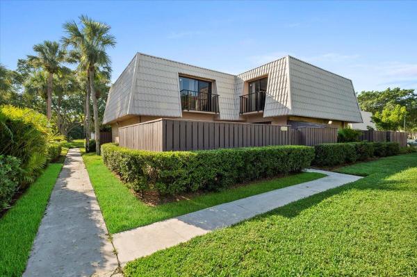 Village Of Sandalwood Lakes South, 5109 51st Way Way, West Palm Beach, Florida 33409, image 1