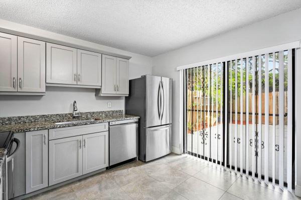 Forest Lakes Townhomes, 1660 Forest Lakes Cir #B, West Palm Beach, Florida 33406, image 3