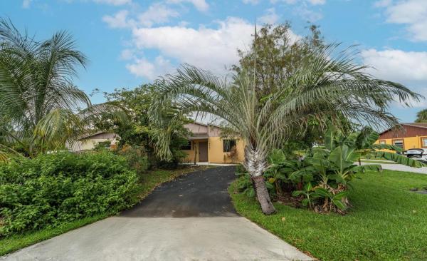 Parkway Village, 8665 Pluto Ter, Palm Beach Gardens, Florida 33403, image 1