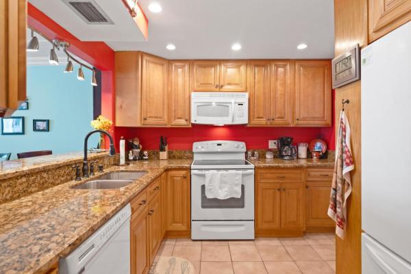 Regency Surf & Racquet Club, 4500 N Flagler Dr #A18, West Palm Beach, Florida 33407, image 2