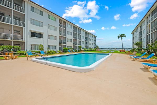Regency Surf & Racquet Club, 4500 N Flagler Dr #A18, West Palm Beach, Florida 33407, image 3