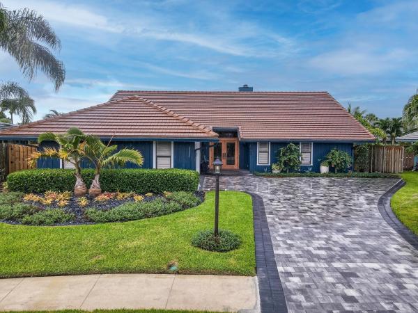 Frenchmen's Landing, 12966 La Rochelle Cir, Palm Beach Gardens, Florida 33410, image 1