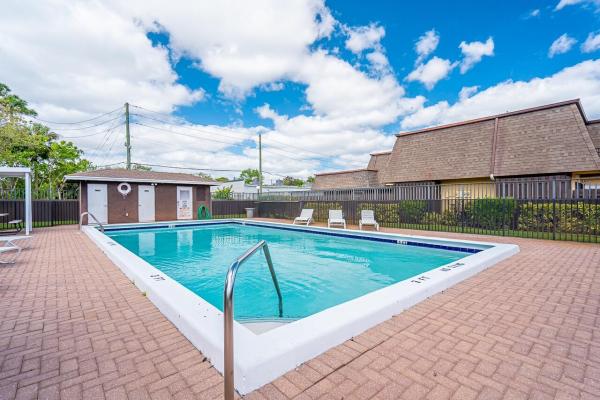 Treeberry, 4185 Turnberry Cir #902, Lake Worth Beach, Florida 33467, image 1