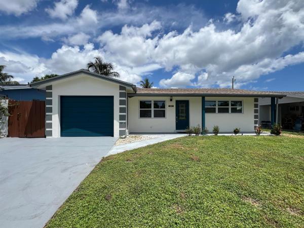 Lyndon Lanes, 1001 Pine Tree Dr, Lantana, Florida 33462, image 1