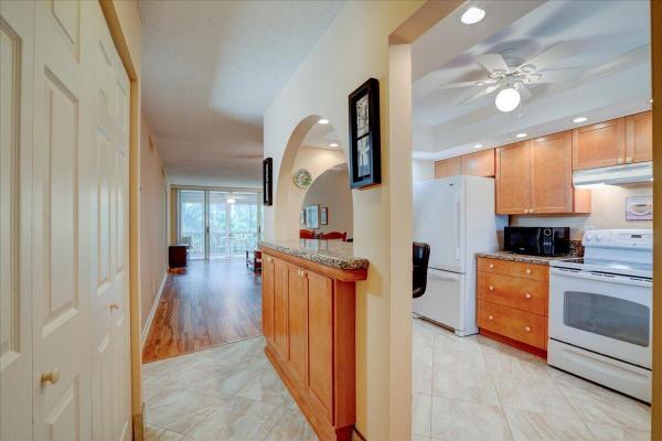 Seagate Of Gulfstream, 2002 S Federal Hwy #H204, Boynton Beach, Florida 33435, image 1