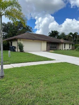 Pinewood Manor Of Wellington, 13588 Ishnala Ct, Wellington, Florida 33414, image 1