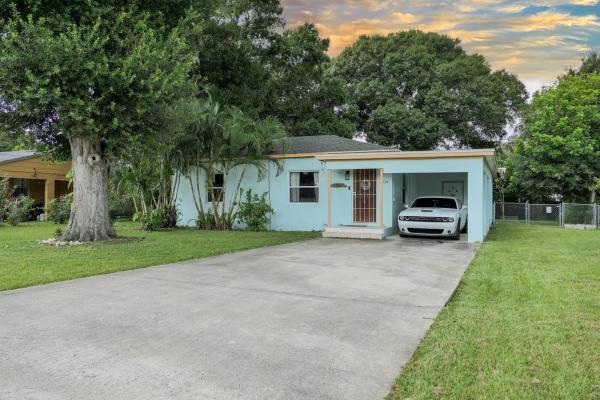Pinewood, 1103 Beach Ct, Fort Pierce, Florida 34950, image 1