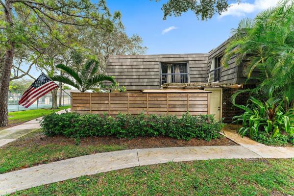Glenwood Townhomes, 614 6th Ter, Palm Beach Gardens, Florida 33418, image 1