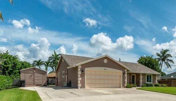 Florida Gardens, 104 W Rubber Tree Dr, Lake Worth Beach, Florida 33467, image 1