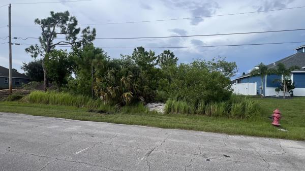 2607 SW Fair Isle Rd, Port St. Lucie, Florida 34987, image 2