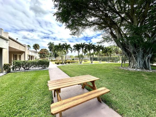 Lakeside Village, 709 Lori Dr #115, Palm Springs, Florida 33461, image 1