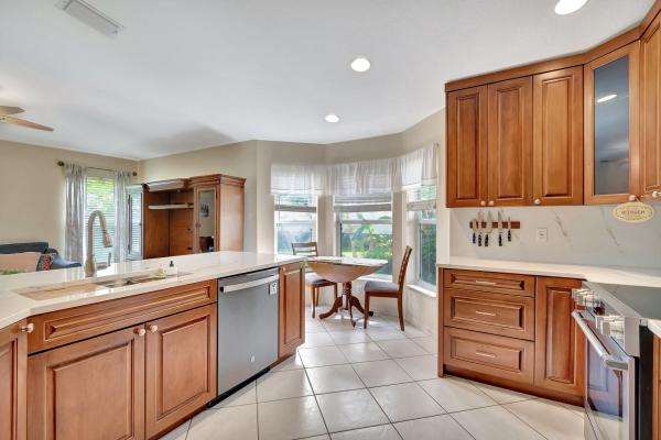 Saddle Brook, 132 Chestnut Cir, Royal Palm Beach, Florida 33411, image 2