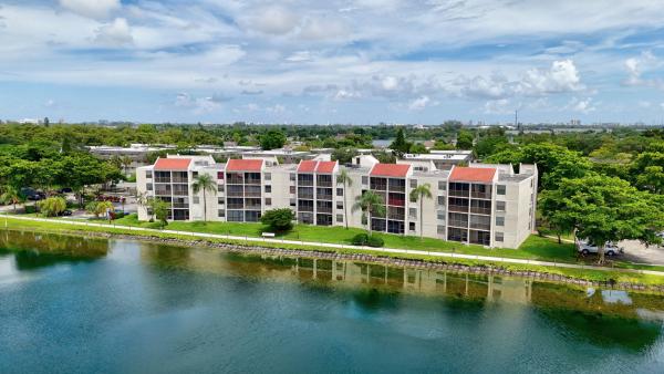 Lake Emerald, 110 Lake Emerald Dr #407, Oakland Park, Florida 33309, image 2