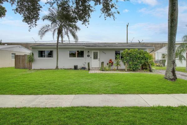 Palm Beach Square, 9470 Birmingham Dr, Palm Beach Gardens, Florida 33410, image 1