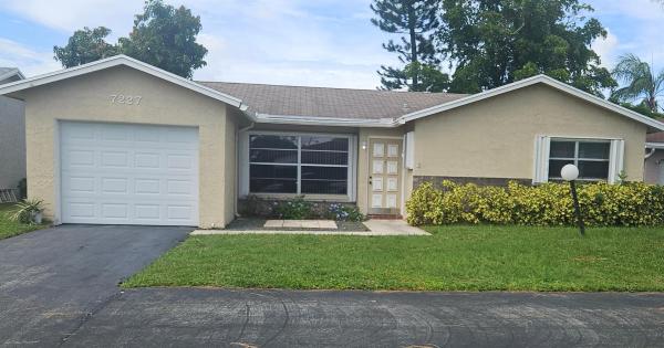 Lucerne Lakes North, 7227 Pine Manor Rd, Lake Worth Beach, Florida 33467, image 1