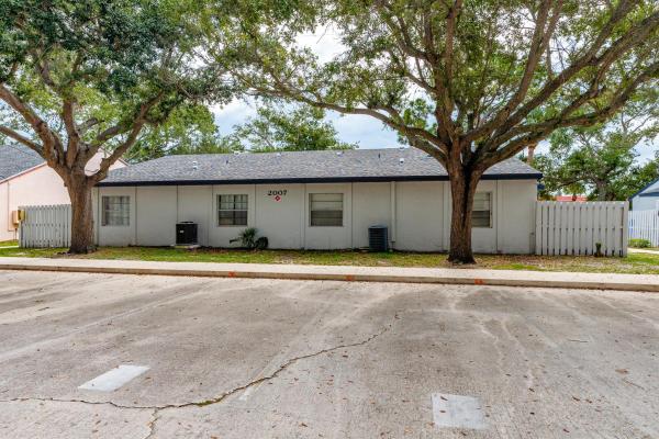 Southern Courtyard, 2007 Oleander Blvd #Apt D, Fort Pierce, Florida 34950, image 1