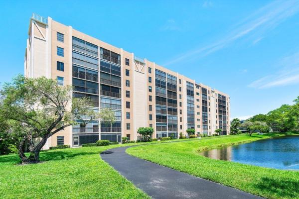 Huntington Lakes 2, 6866 Huntington Ln #205, Delray Beach, Florida 33446, image 1
