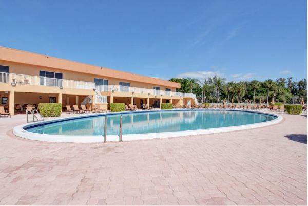 Pembridge At Lakes Of Delray, 15301 Pembridge Ave #67, Delray Beach, Florida 33484, image 2