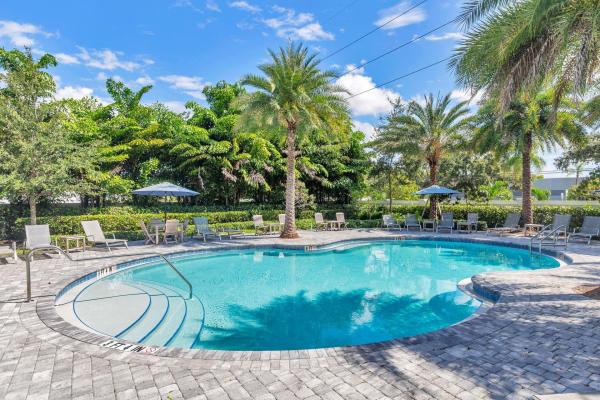 Sandpiper Pointe, 503 Spoonbill Ter, Deerfield Beach, Florida 33442, image 1