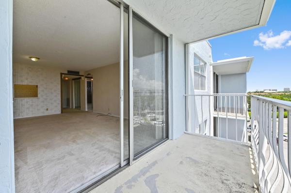 Breakwaters Of The Palm Beaches, 500 Executive Center Dr #5I, West Palm Beach, Florida 33401, image 2
