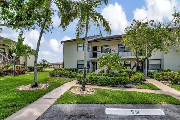 7618 Tahiti Ln #201, Lake Worth Beach, Florida 33467, image 1