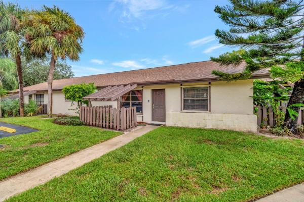 Tradewinds At Dos Lagos, 39 Via De Casas Norte, Boynton Beach, Florida 33426, image 1