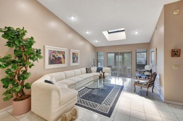 Palm Chase Lakes, 10057 Andrea Ln, Boynton Beach, Florida 33437, image 2