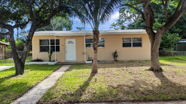 Lake Osborne Park, 920 S Ridge St, Lake Worth Beach, Florida 33460, image 1