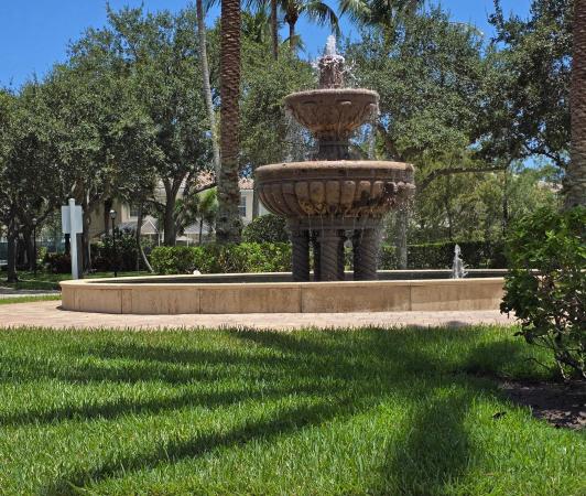 Catalina Lakes, 172 Santa Barbara Way, Palm Beach Gardens, Florida 33410, image 1