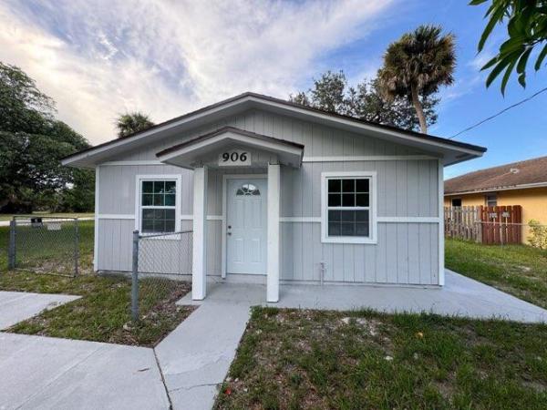 Benjamin Hogg's, 906 C Ave, Fort Pierce, Florida 34950, image 1