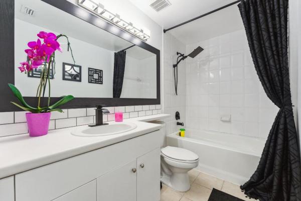 Montecito Palm Beach, 616 Clearwater Park Rd #311, West Palm Beach, Florida 33401, image 3