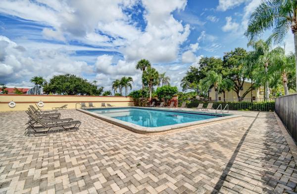 Kensington Walk, 6660 Somerset Dr #102, Boca Raton, Florida 33433, image 1
