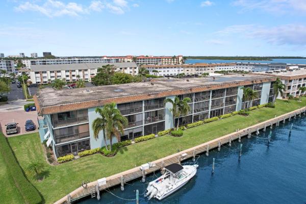 Hampton House, 124 Shore Ct #204, North Palm Beach, Florida 33408, image 1