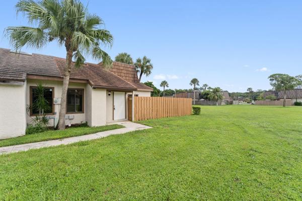 Lake Colony, 4132 Palm Bay Cir #D, West Palm Beach, Florida 33406, image 1