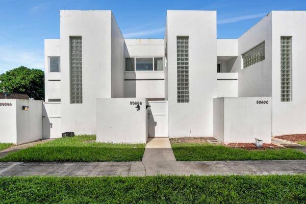 Park Place Townhomes, 5060 Elmhurst Rd #B, West Palm Beach, Florida 33417, image 1