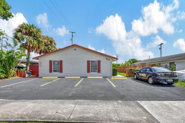 Palm Beach Gardens Estates, 614 Holly Dr, Palm Beach Gardens, Florida 33410, image 1