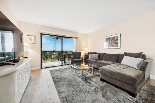 Huntington Towers, 7360 S Oriole Blvd #804, Delray Beach, Florida 33446, image 3