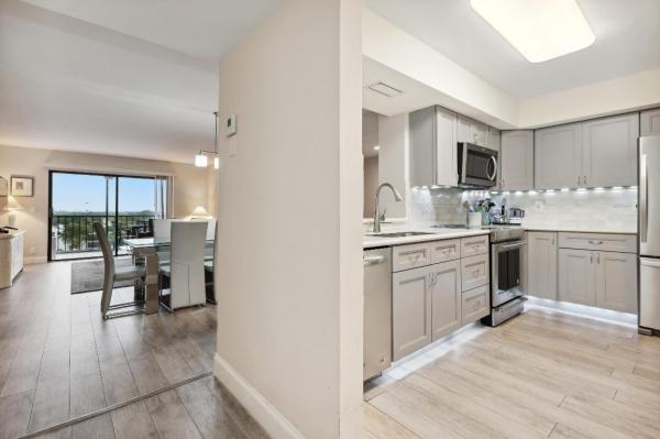 Huntington Towers, 7360 S Oriole Blvd #804, Delray Beach, Florida 33446, image 2