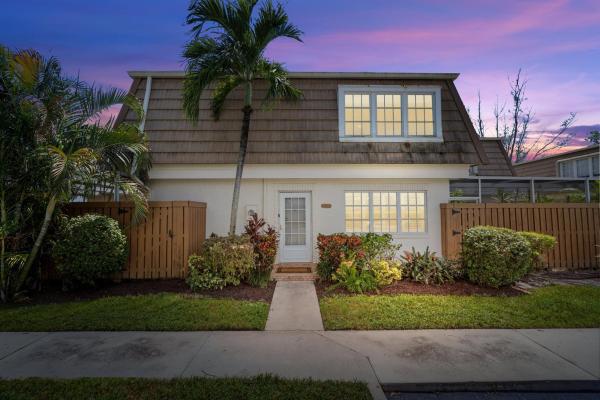 Winchester Courts, 4366 Hazel Ave #D, Palm Beach Gardens, Florida 33410, image 1