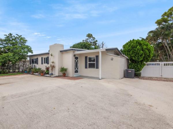 Forest Hill Village, 5538 Forest Hill Blvd, West Palm Beach, Florida 33415, image 1