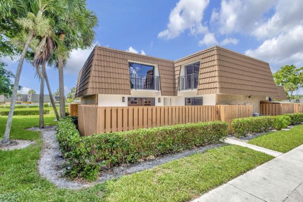 Village Of Sandalwood Lakes North, 261 Charter Way, West Palm Beach, Florida 33407, image 1