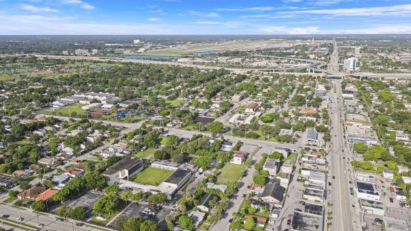 712 Gotham Ct, West Palm Beach, Florida 33405, image 2